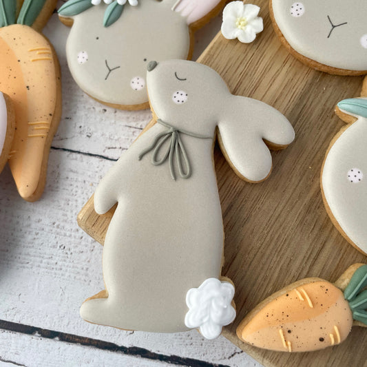 Sitting bunny cookie cutter