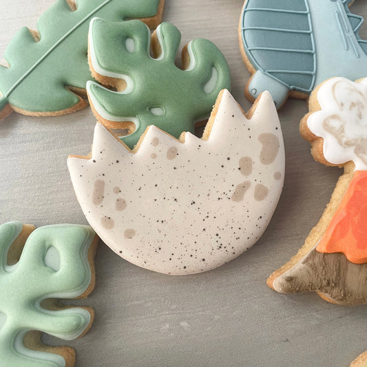 Cracked egg cookie cutter