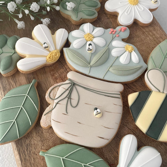 Flowers in vase Cookie Cutter set